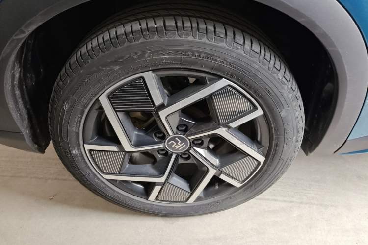 Used BYD Yuan PLUS 2022 510 km Flagship Version Right Rear Wheel Hub