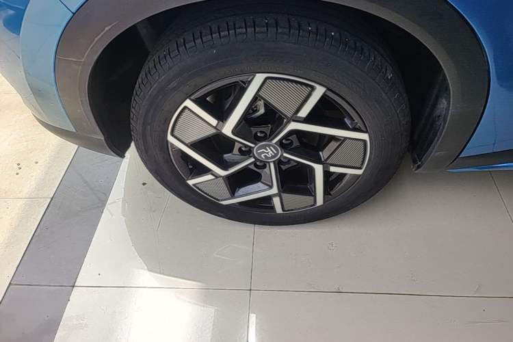 Used BYD Yuan PLUS 2022 510 km Flagship Version Right Rear Wheel Hub