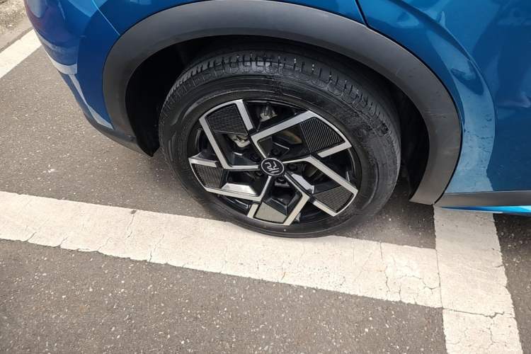Used BYD Yuan PLUS 2022 510 km Flagship Version Right Rear Wheel Hub