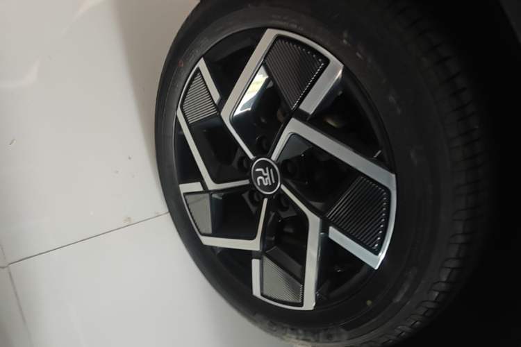 Used BYD Yuan PLUS 2022 510 km Flagship Version Right Rear Wheel Hub