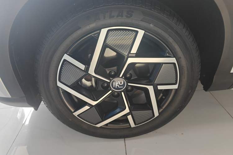Used BYD Yuan PLUS 2022 510 km Flagship Version Left Front Wheel Hub