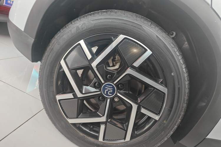Used BYD Yuan PLUS 2022 510 km Flagship Version Right Rear Wheel Hub