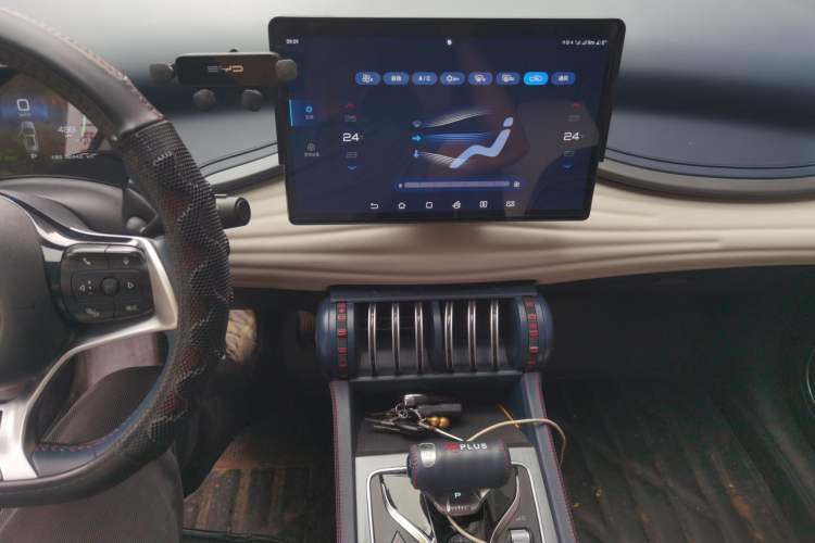 Used BYD Yuan PLUS 2022 510 km Luxury Version Audio And AC Panel
