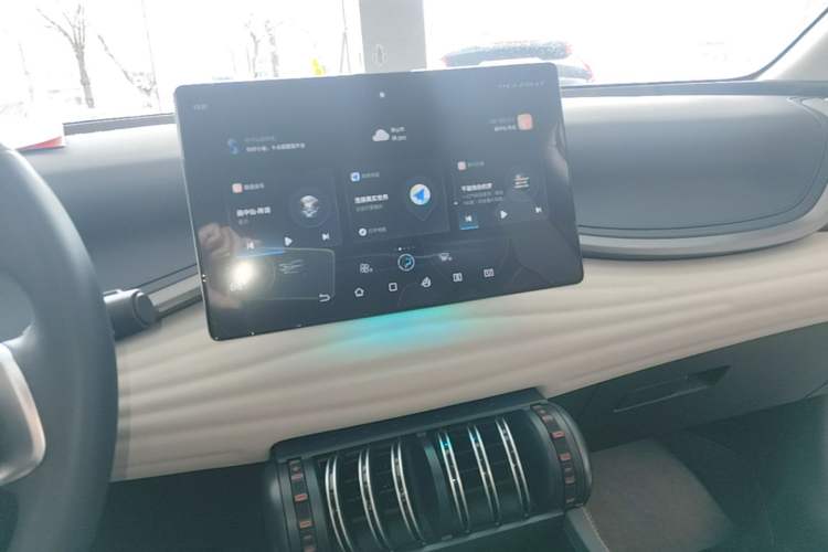 Used BYD Yuan PLUS 2022 510 km Flagship Version Audio And AC Panel
