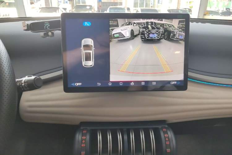 Used BYD Yuan PLUS 2022 430 km Luxury Version Audio And AC Panel