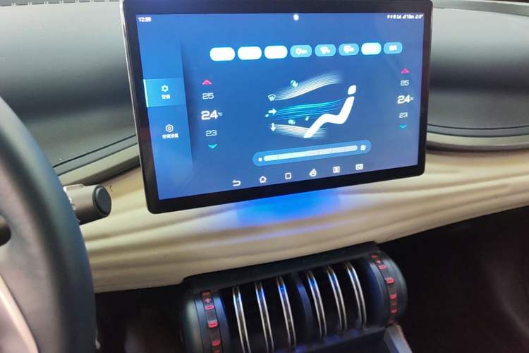 Used BYD Yuan PLUS 2022 430 km Luxury Version Audio And AC Panel