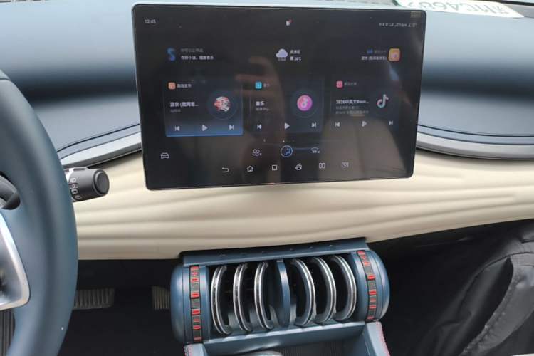 Used BYD Yuan PLUS 2022 430 km Luxury Version Audio And AC Panel