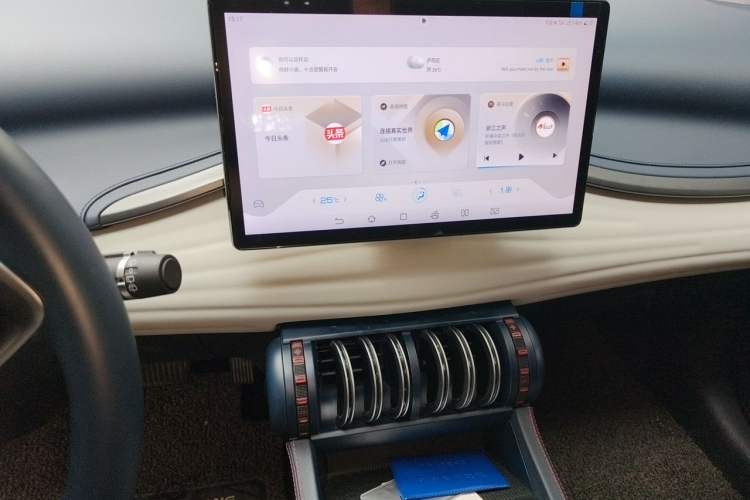 Used BYD Yuan PLUS 2022 510 km Luxury Version Audio And AC Panel