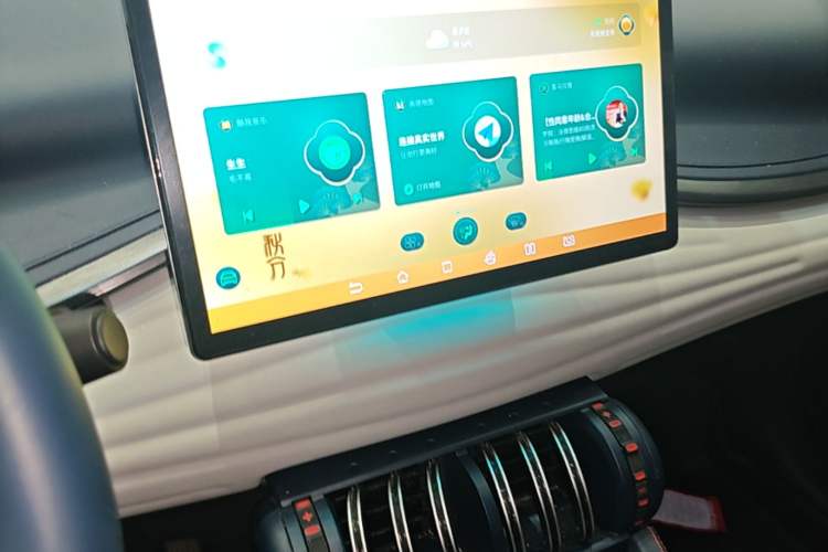 Used BYD Yuan PLUS 2022 430 km Luxury Version Audio And AC Panel