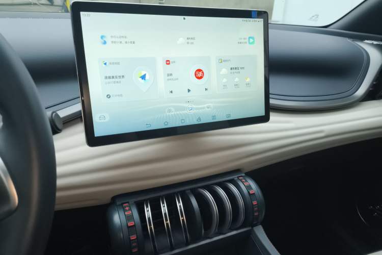 Used BYD Yuan PLUS 2022 510 km Flagship Version Audio And AC Panel