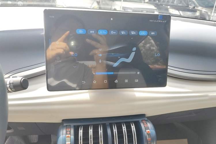 Used BYD Yuan PLUS 2022 510 km Flagship Version Audio And AC Panel