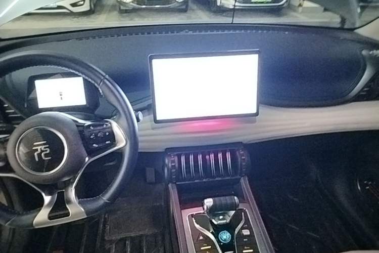 Used BYD Yuan PLUS 2022 510 km Flagship Version Audio And AC Panel