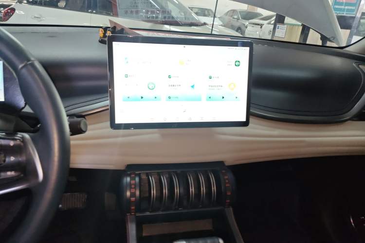 Used BYD Yuan PLUS 2022 430 km Luxury Version Audio And AC Panel