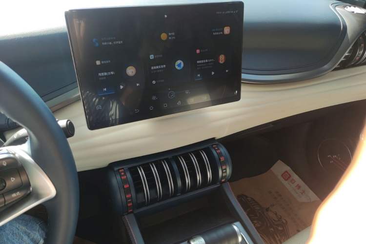 Used BYD Yuan PLUS 2022 430 km Luxury Version Audio And AC Panel
