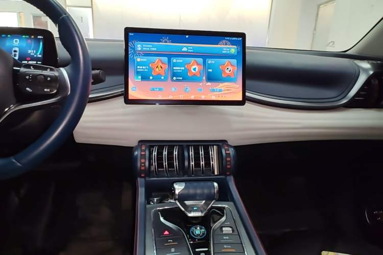 Used BYD Yuan PLUS 2022 430 km Luxury Version Audio And AC Panel