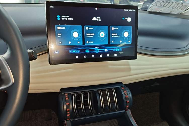 Used BYD Yuan PLUS 2022 430 km Luxury Version Audio And AC Panel