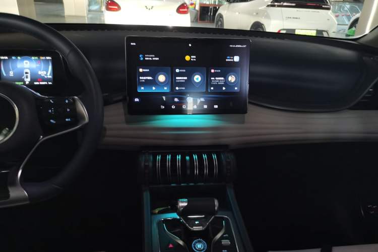 Used BYD Yuan PLUS 2022 430 km Luxury Version Audio And AC Panel