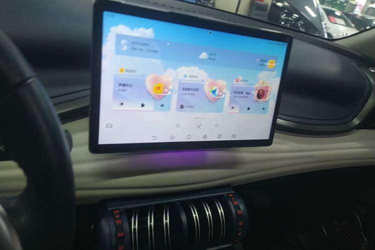 Used BYD Yuan PLUS 2022 430 km Luxury Version Audio And AC Panel