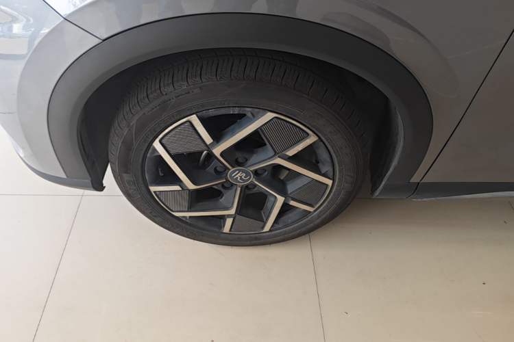 Used BYD Yuan PLUS 2022 510 km Flagship Version Left Front Wheel Hub