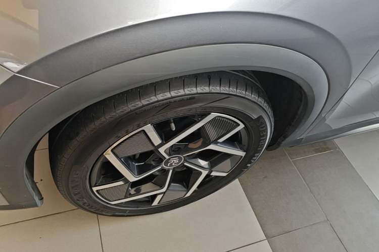 Used BYD Yuan PLUS 2022 510 km Flagship Version Left Front Wheel Hub