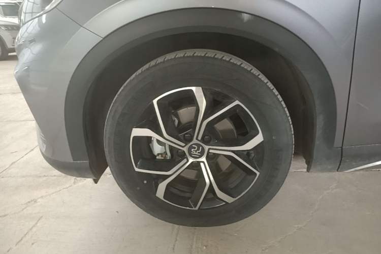 Used BYD Yuan PLUS 2022 430 km Luxury Version Left Front Wheel Hub