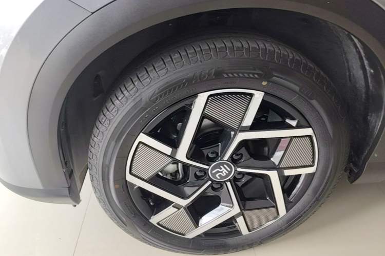 Used BYD Yuan PLUS 2022 510 km Flagship Version Left Front Wheel Hub