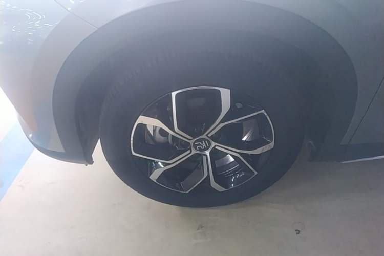 Used BYD Yuan PLUS 2022 430 km Luxury Version Left Front Wheel Hub