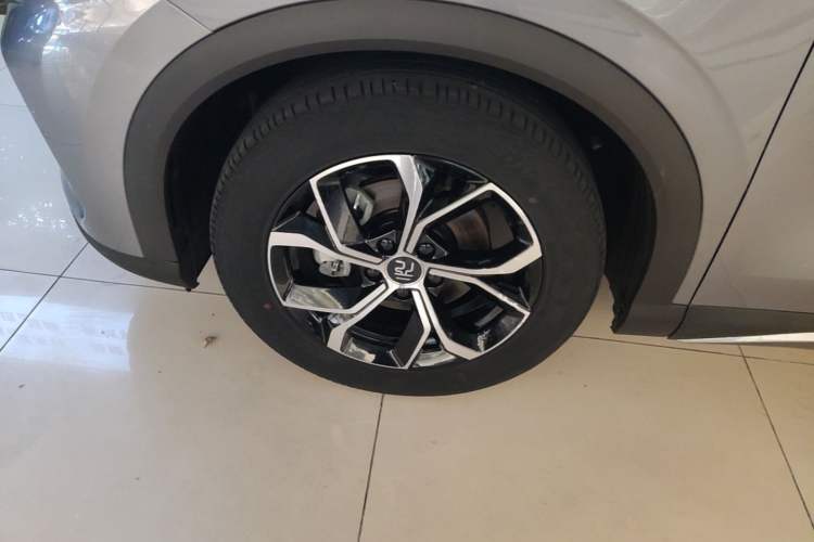 Used BYD Yuan PLUS 2022 430 km Luxury Version Left Front Wheel Hub