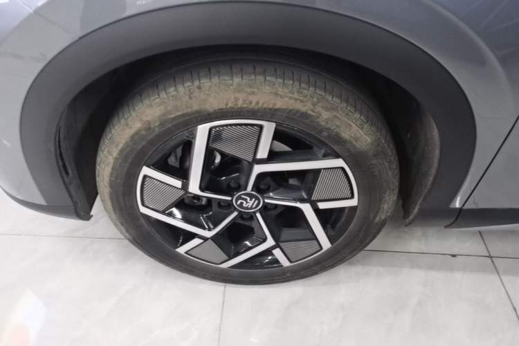Used BYD Yuan PLUS 2022 510 km Flagship Version Left Front Wheel Hub