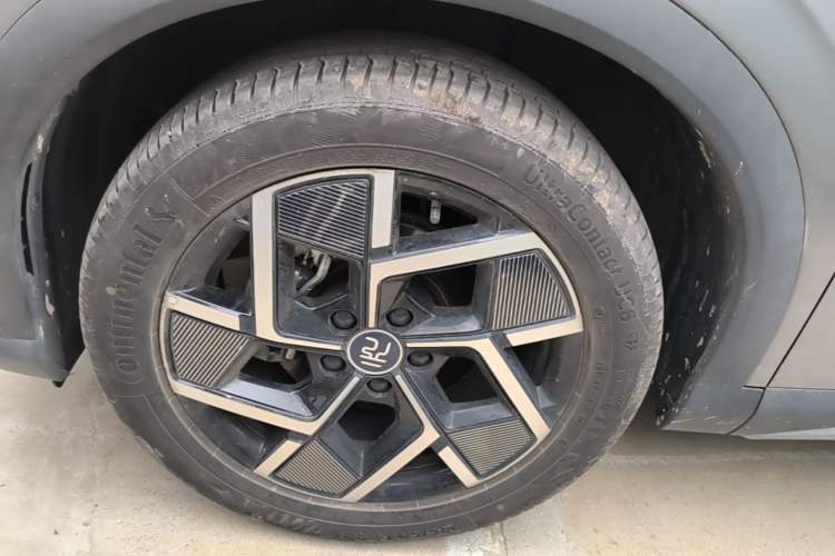 Used BYD Yuan PLUS 2022 510 km Flagship Version Left Front Wheel Hub