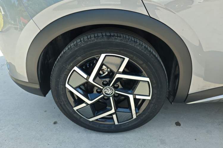 Used BYD Yuan PLUS 2022 510 km Flagship Version Left Front Wheel Hub