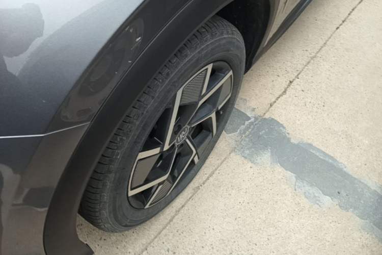 Used BYD Yuan PLUS 2022 510 km Flagship Version Left Front Wheel Hub
