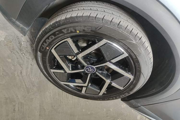 Used BYD Yuan PLUS 2022 510KM Flagship PLUS Left Front Wheel Hub