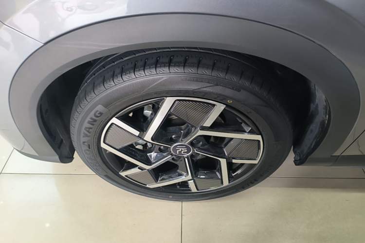 Used BYD Yuan PLUS 2022 510 km Flagship Version Left Front Wheel Hub