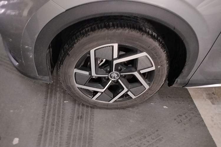 Used BYD Yuan PLUS 2022 510 km Flagship Version Left Front Wheel Hub