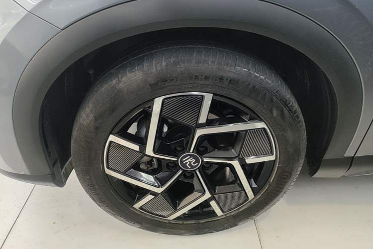 Used BYD Yuan PLUS 2022 510 km Flagship Version Left Front Wheel Hub