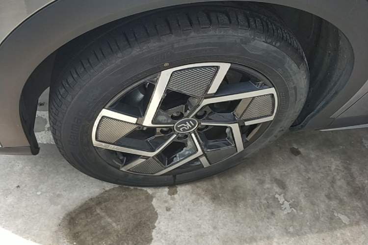 Used BYD Yuan PLUS 2022 510 km Flagship Version Left Front Wheel Hub