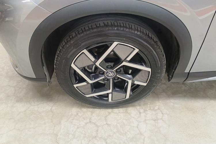 Used BYD Yuan PLUS 2022 510 km Flagship Version Left Front Wheel Hub