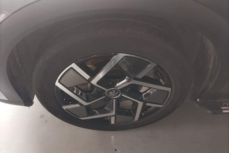 Used BYD Yuan PLUS 2022 510 km Flagship Version Left Front Wheel Hub
