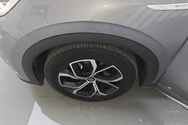 Used BYD Yuan PLUS 2022 430 km Luxury Version Left Front Wheel Hub