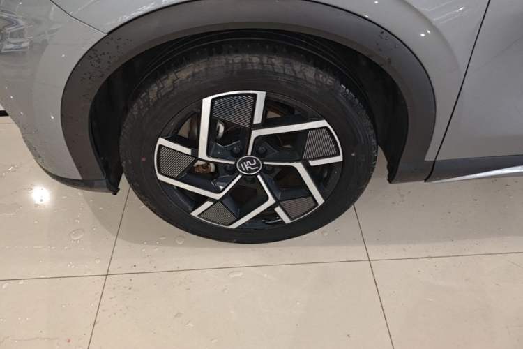 Used BYD Yuan PLUS 2022 510 km Flagship Version Left Front Wheel Hub