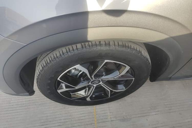 Used BYD Yuan PLUS 2022 430 km Luxury Version Left Front Wheel Hub