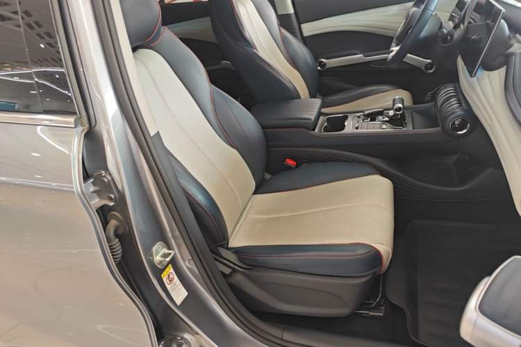 Used BYD Yuan PLUS 2022 510 km Flagship Version Right Front Seat