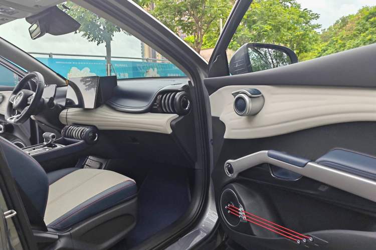 Used BYD Yuan PLUS 2022 510 km Flagship Version Right Front Seat
