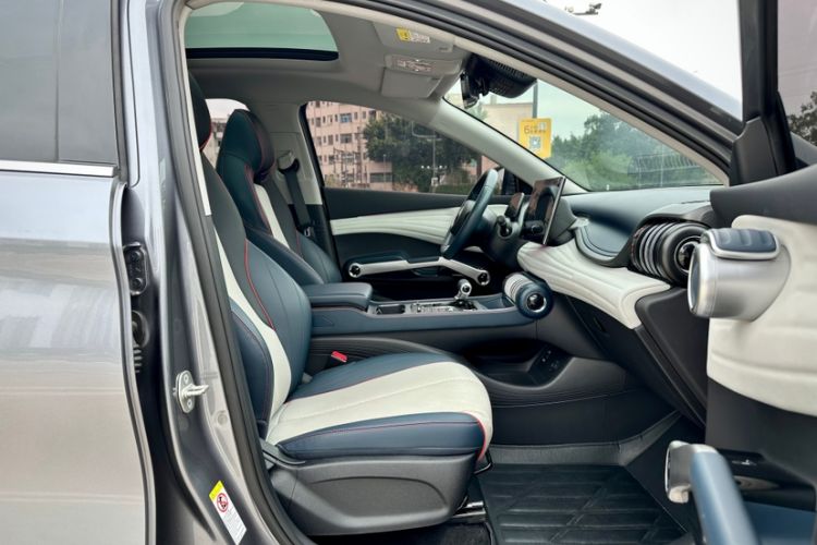 Used BYD Yuan PLUS 2022 430 km Luxury Version Right Front Seat