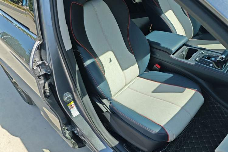 Used BYD Yuan PLUS 2022 510 km Flagship Version Right Front Seat