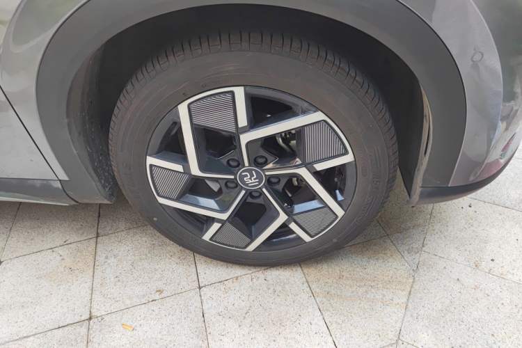 Used BYD Yuan PLUS 2022 510 km Flagship Version Right Front Wheel Hub