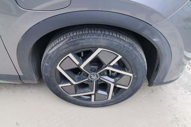 Used BYD Yuan PLUS 2022 510 km Flagship Version Right Front Wheel Hub
