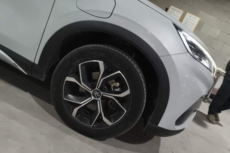 Used BYD Yuan PLUS 2022 430 km Luxury Version Right Front Wheel Hub