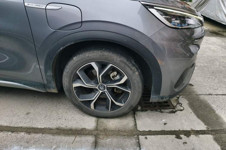 Used BYD Yuan PLUS 2022 430 km Luxury Version Right Front Wheel Hub